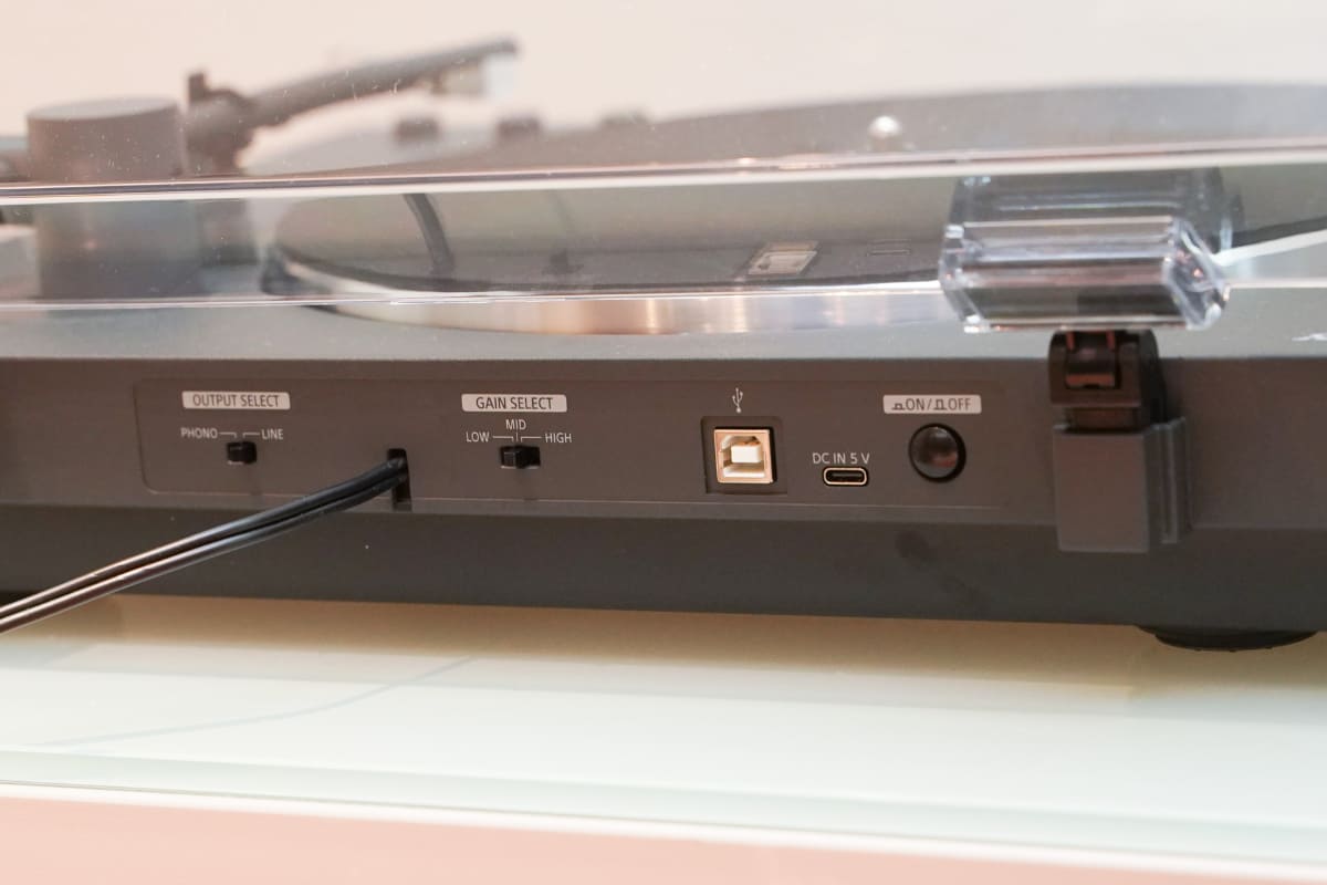 RCAケーブルは直出し