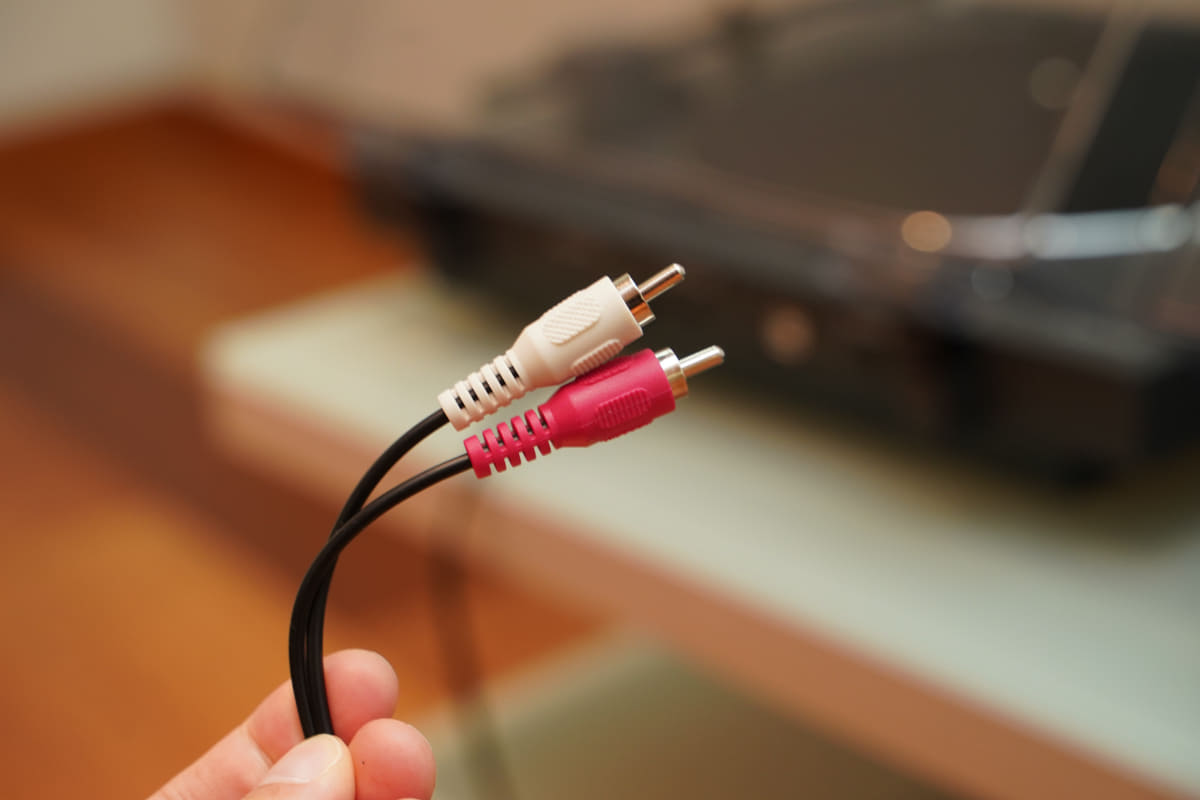 RCAケーブルは直出し