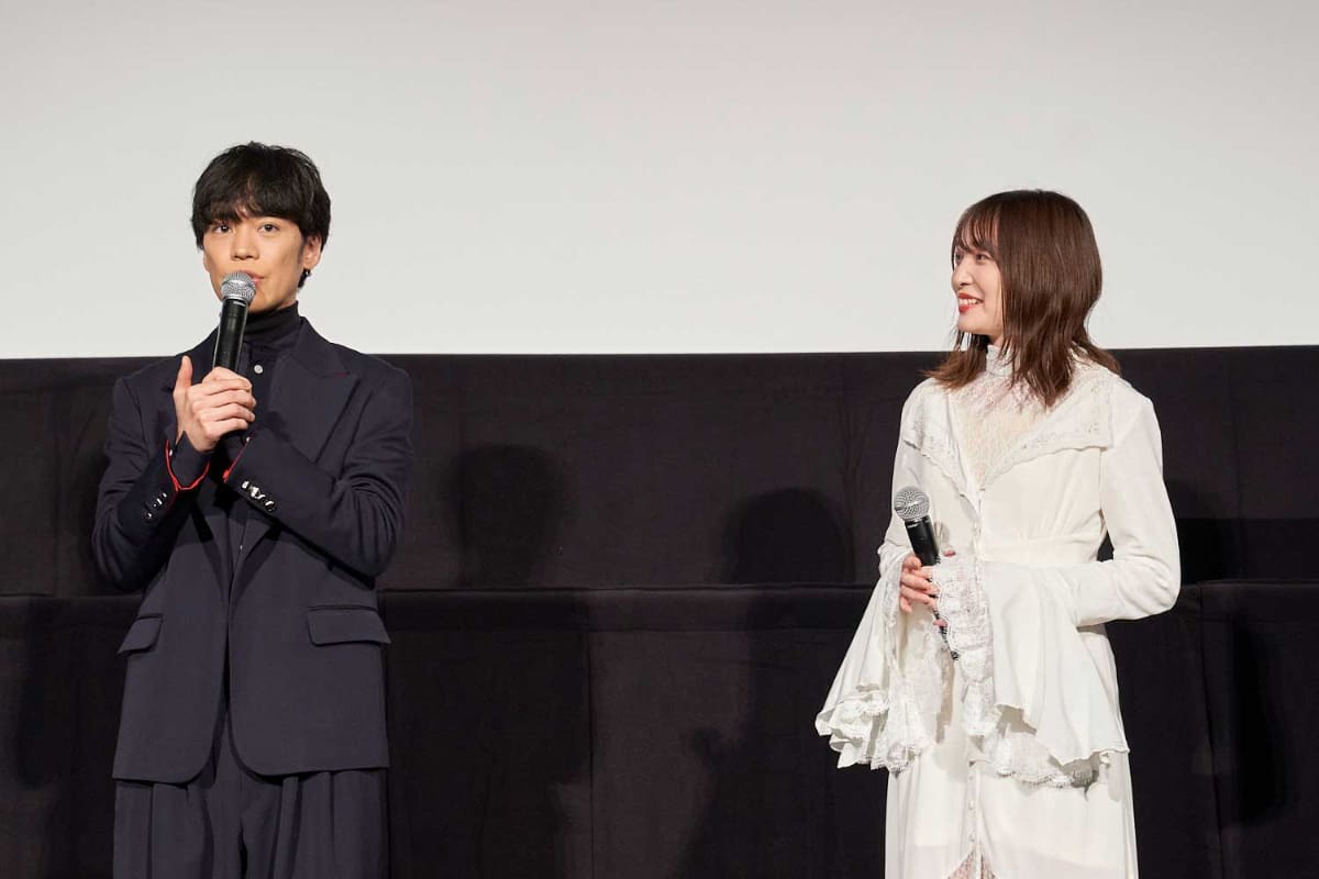 舞台挨拶付き上映に登壇した小野賢章と上田麗奈<br><span class="fnt-70">(C)創通・サンライズ</span>