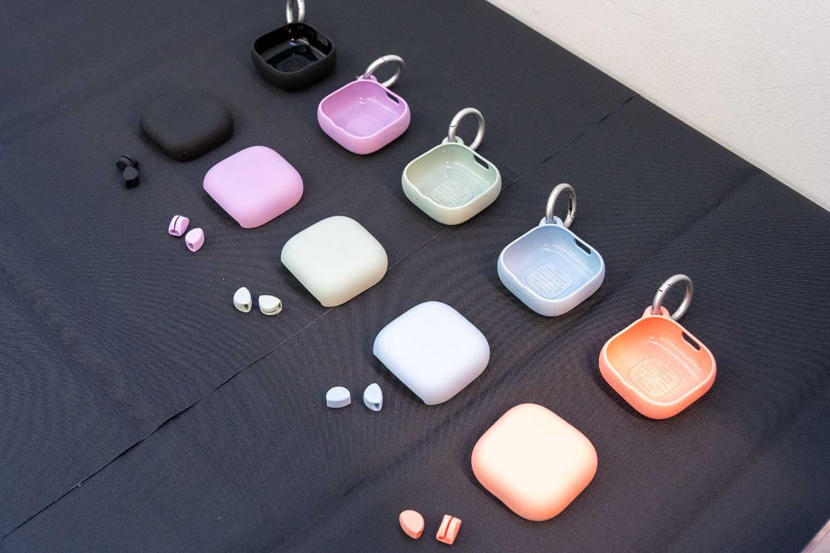 専用ケースカバー。フィッティングクッションも付属する