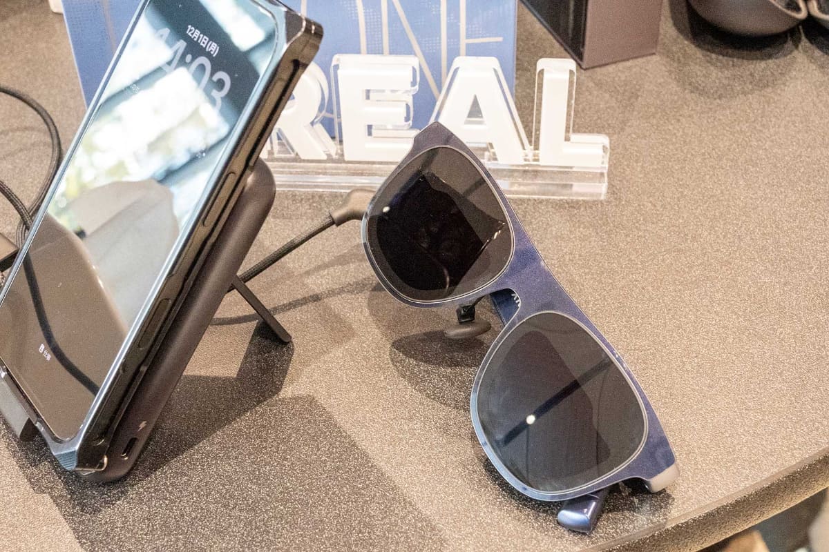 XREAL Neoを使えば、スマートフォンを充電しながらARグラスを使える