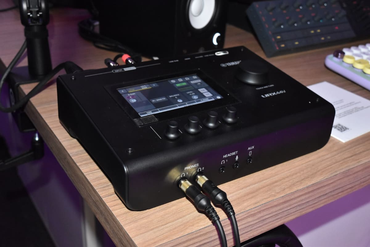 展示されていた「URX44V」