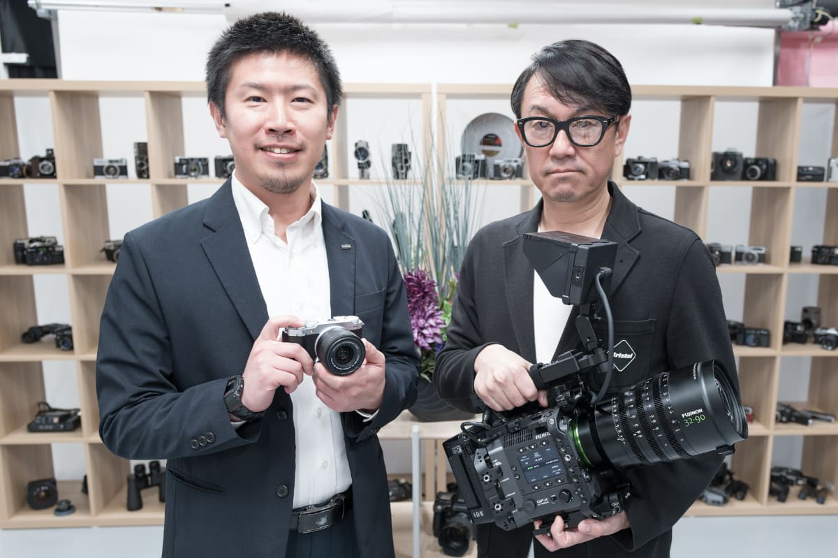 富士フイルム株式会社 イメージングソリューション事業部 プロフェッショナルイメージング グループ 商品企画グループの米田泰治氏(左)、商品企画グループ マネージャーの大石誠氏(右)