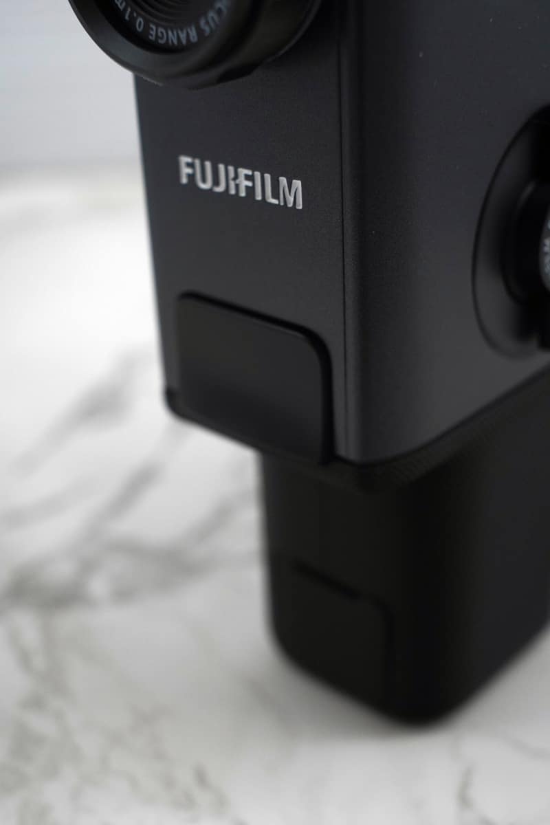 レンズ下に撮影ボタン