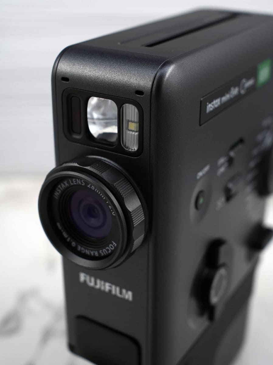 レンズは28mm単焦点レンズ