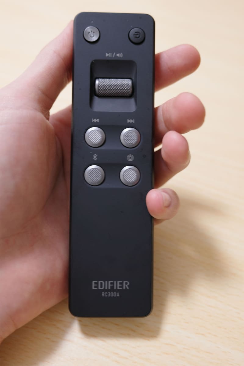 リモコン、音量の調整などやスキップが可能。