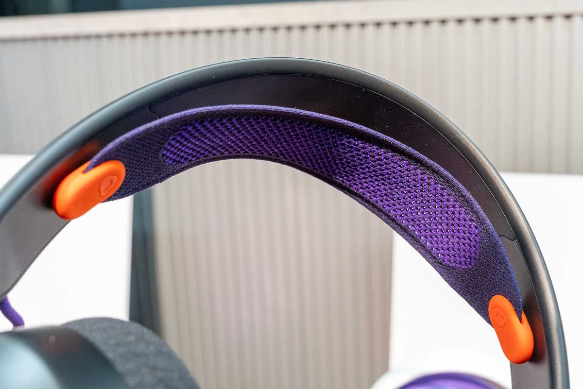 メッシュ製ヘッドバンドを使った“ハンモック構造”を採用