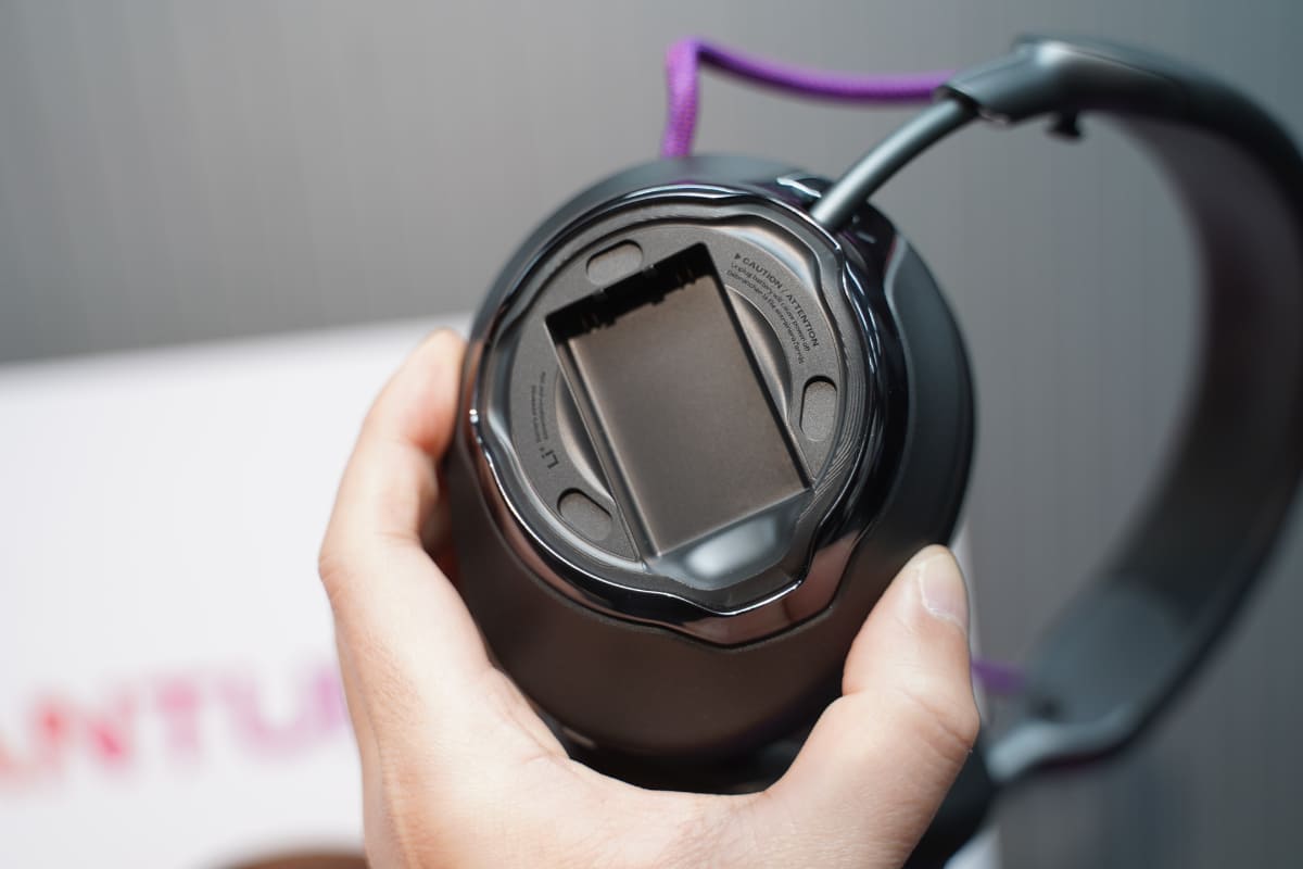 「Quantum 950 WIRELESS」と「Quantum 650 WIRELESS」はバッテリー交換式。「Quantum 950 WIRELESS」にのみ予備バッテリーが付属する