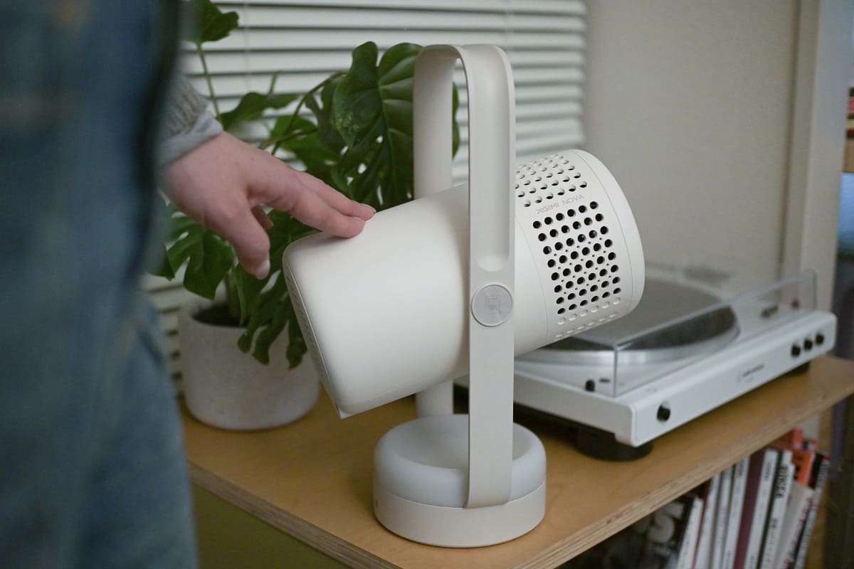 くるっと本体を回転させて、好きな場所に投影できる