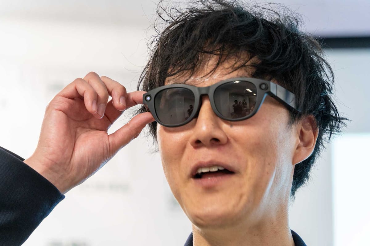 撮影時にはLEDが点灯/点滅して周囲に知らせる