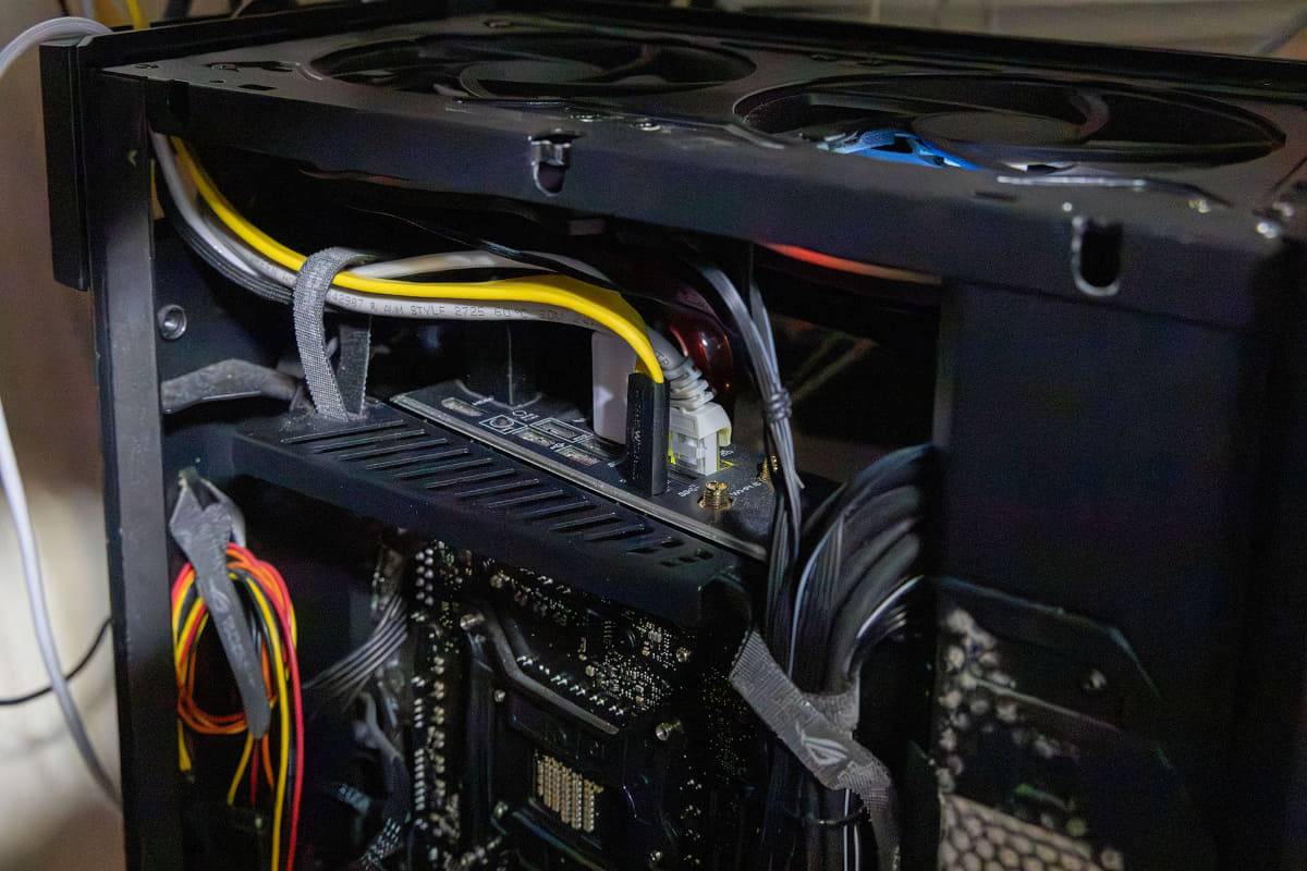 筆者の自作PCのUSB-C端子に接続