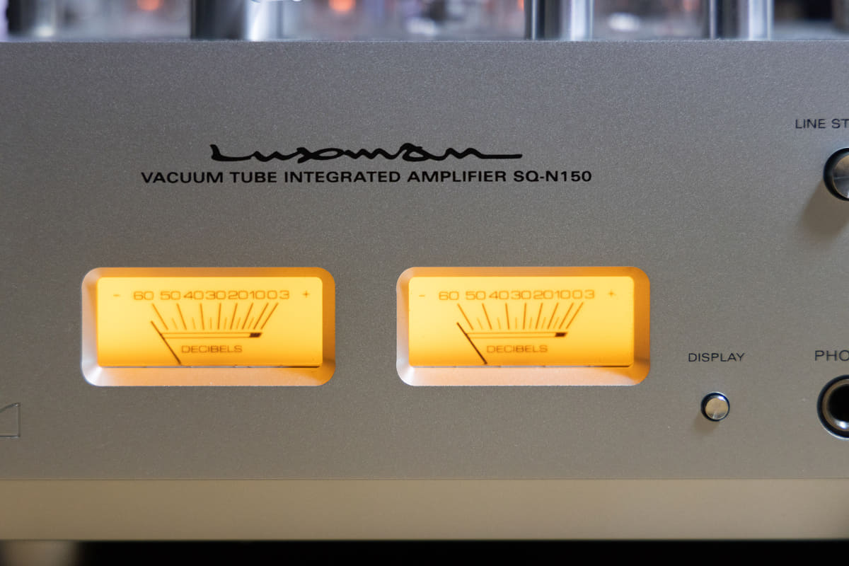 フロントパネルにレベルメーターを配置