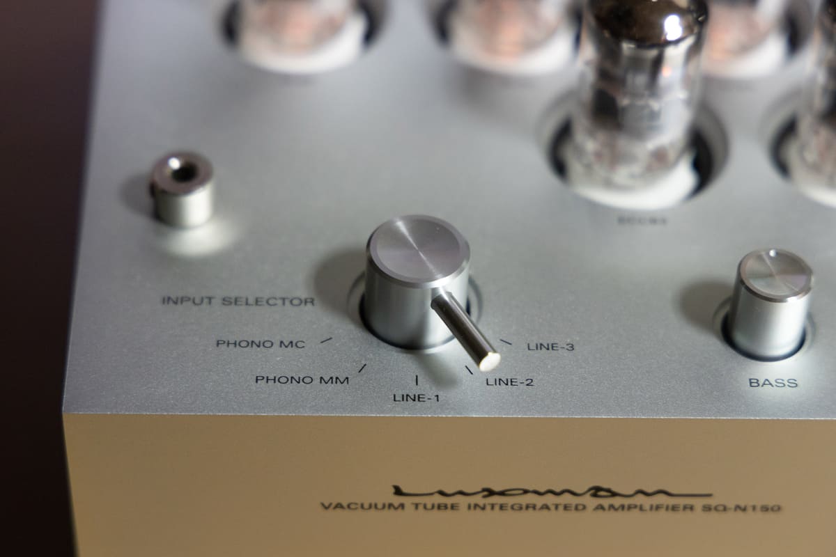 マスター・コントローラーのような形状の入力セレクター