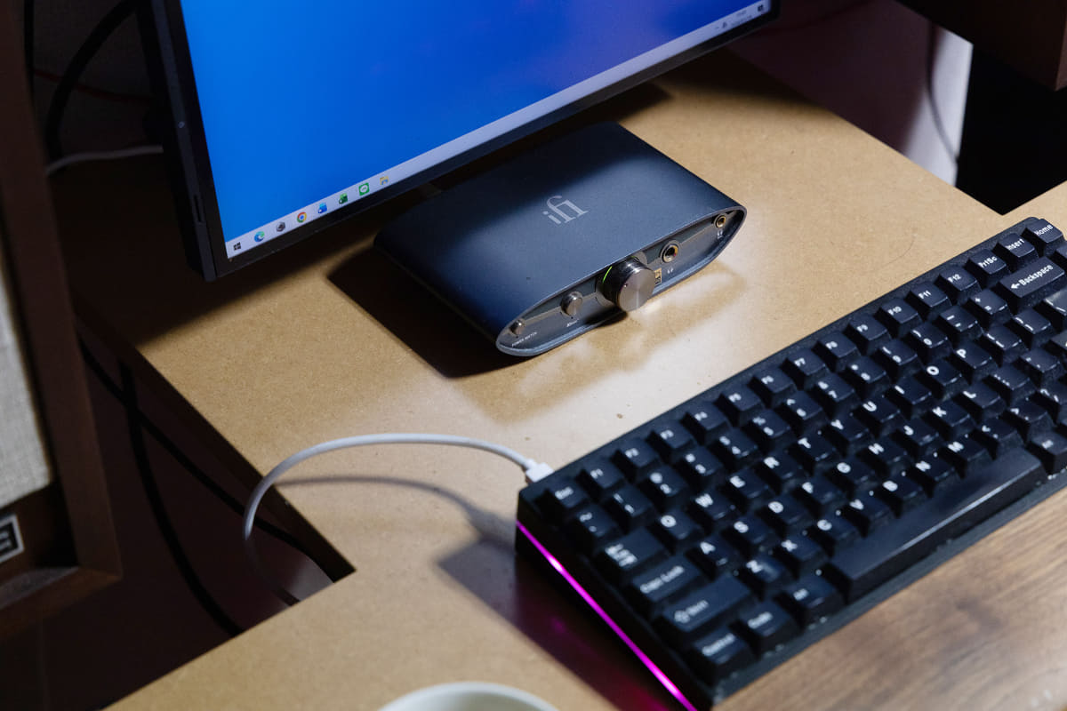 筆者私物のiFiオーディオのD/Aコンバーター「ZEN DAC3」