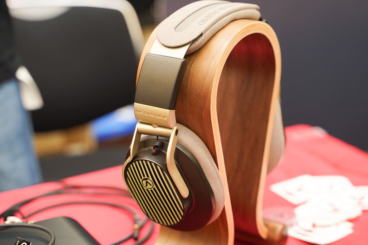 Austrian Audioから3月に発売される開放型ヘッドフォン「The Arranger」。独自のHi-X44 Hi-Xcursionドライバーを登載するのが特徴