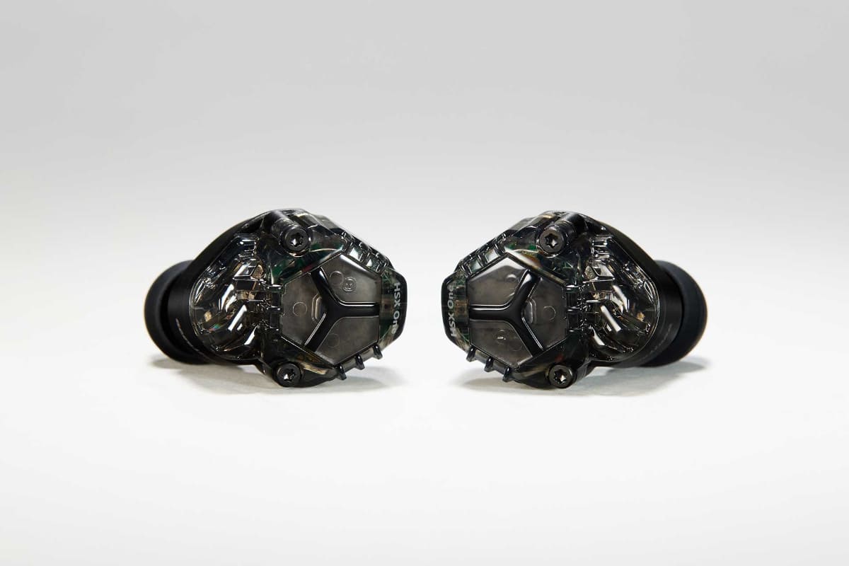 「HSX One」Graphite(グラファイト)のイヤフォン