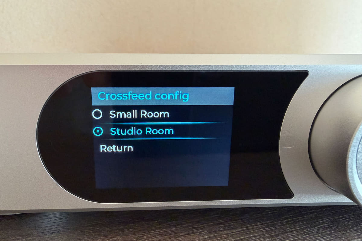 独自のクロスフィード技術「Convolutionモード」は2種類から選択可