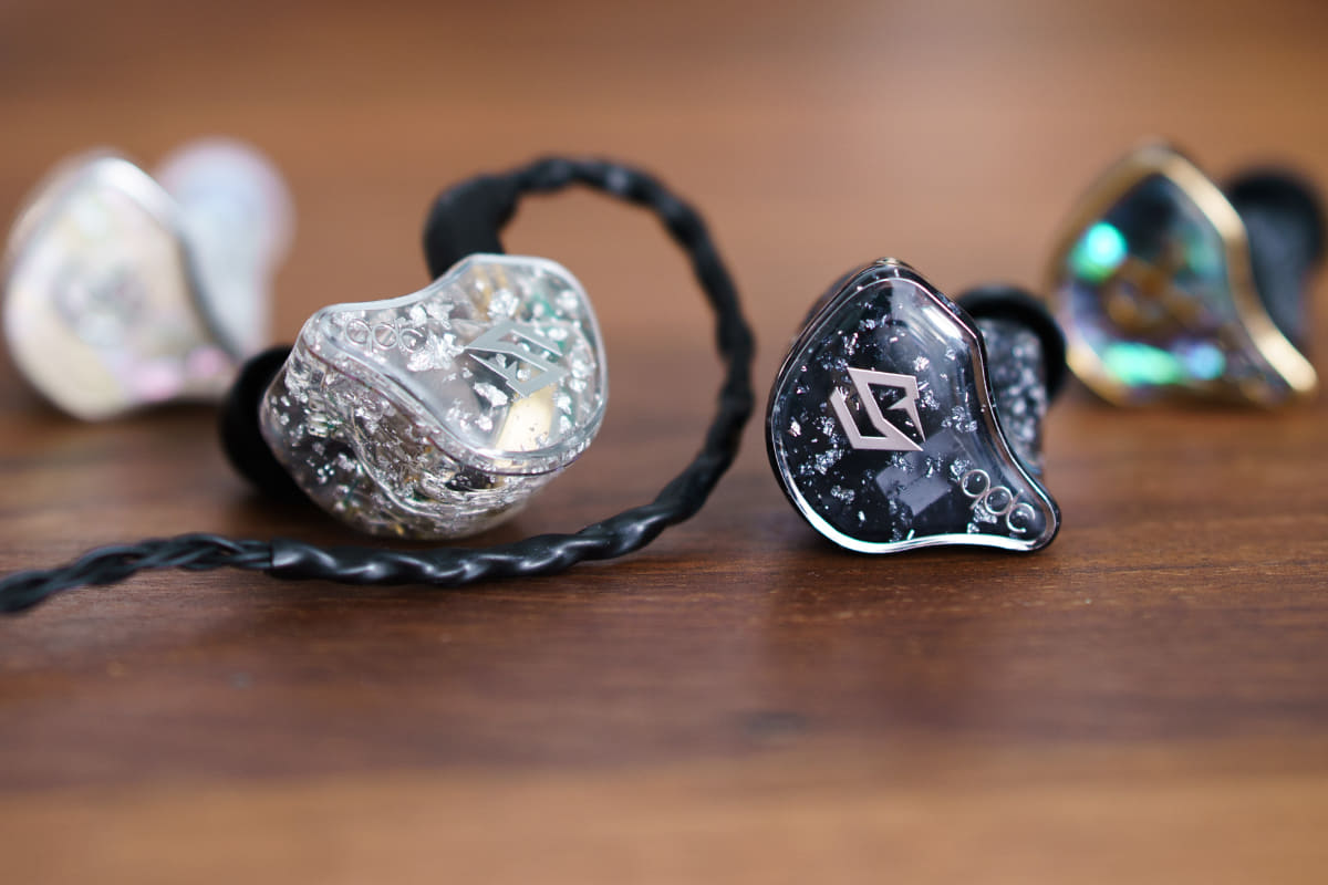 中央の2つがCRAVE