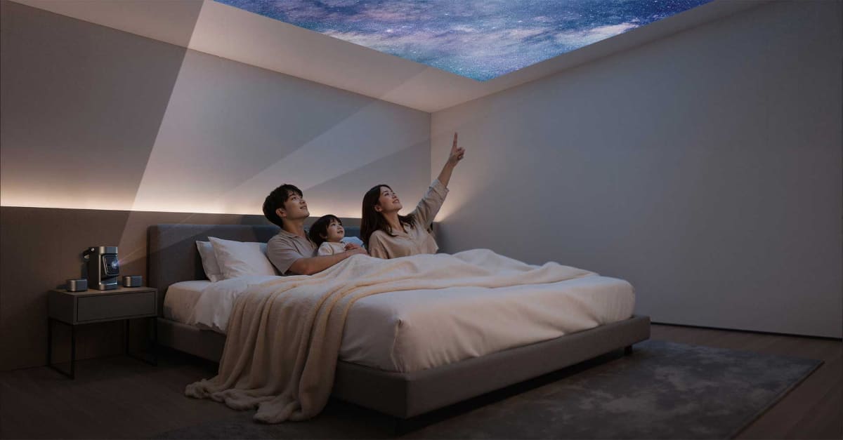 プロジェクターはジンバル内蔵式で天井投写も可能