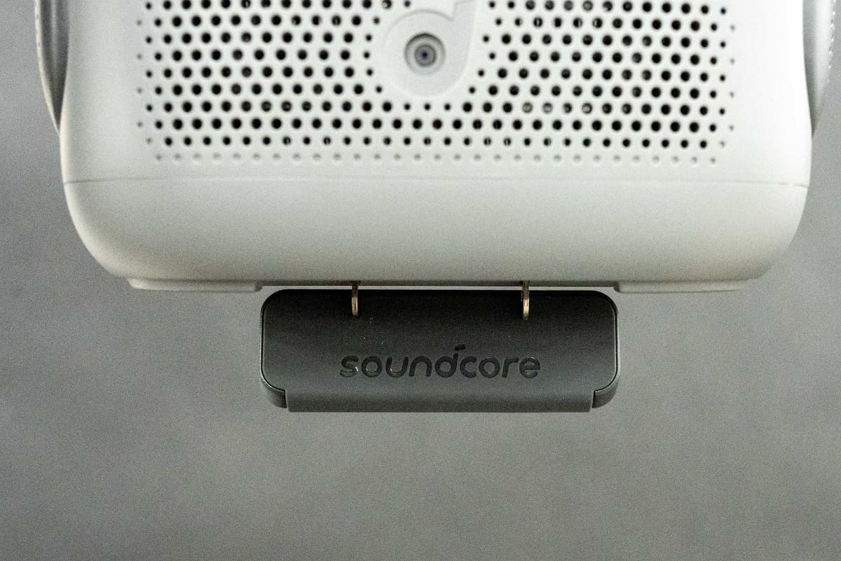 本体下面にスタンドを備える