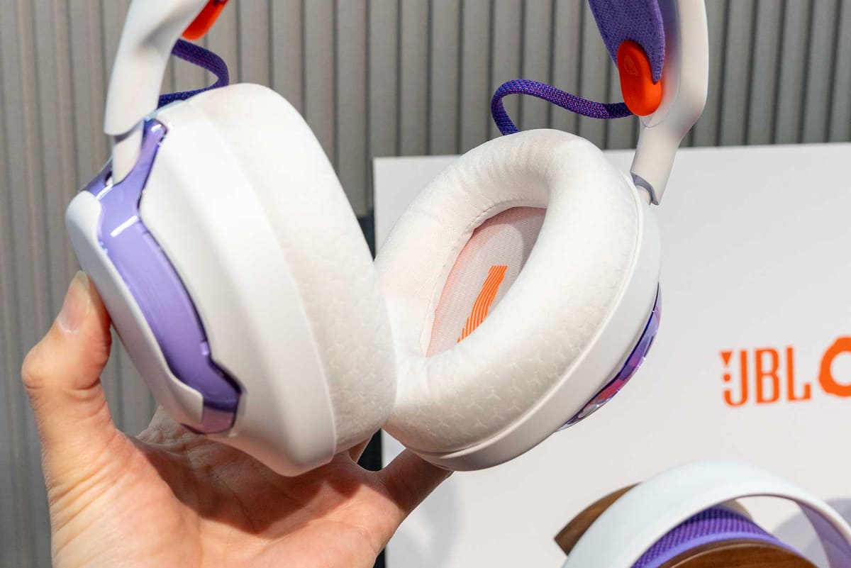 イヤーパッドはメッシュタイプ