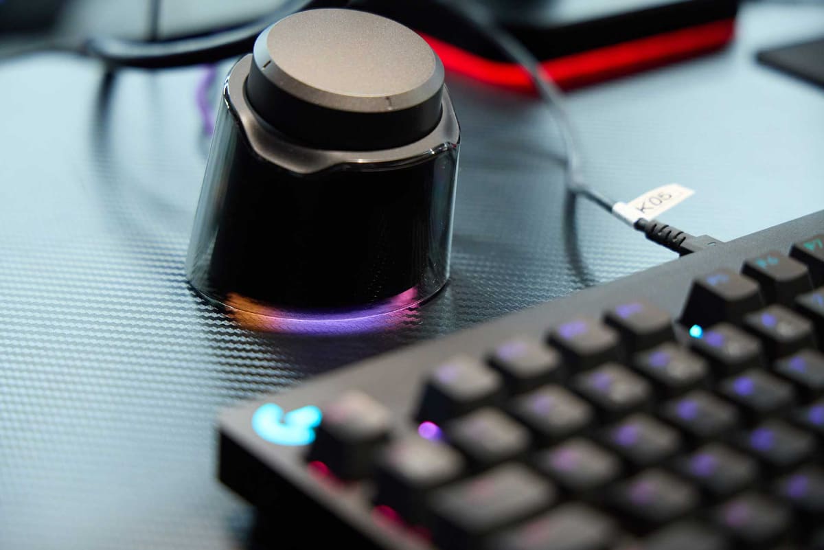 2.4GHzワイヤレスドングルを内蔵したベースステーション