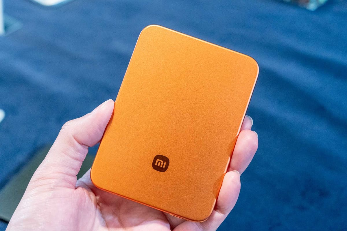 「Xiaomi UltraThin Magnetic Power Bank 5000 15W」の新色オレンジ