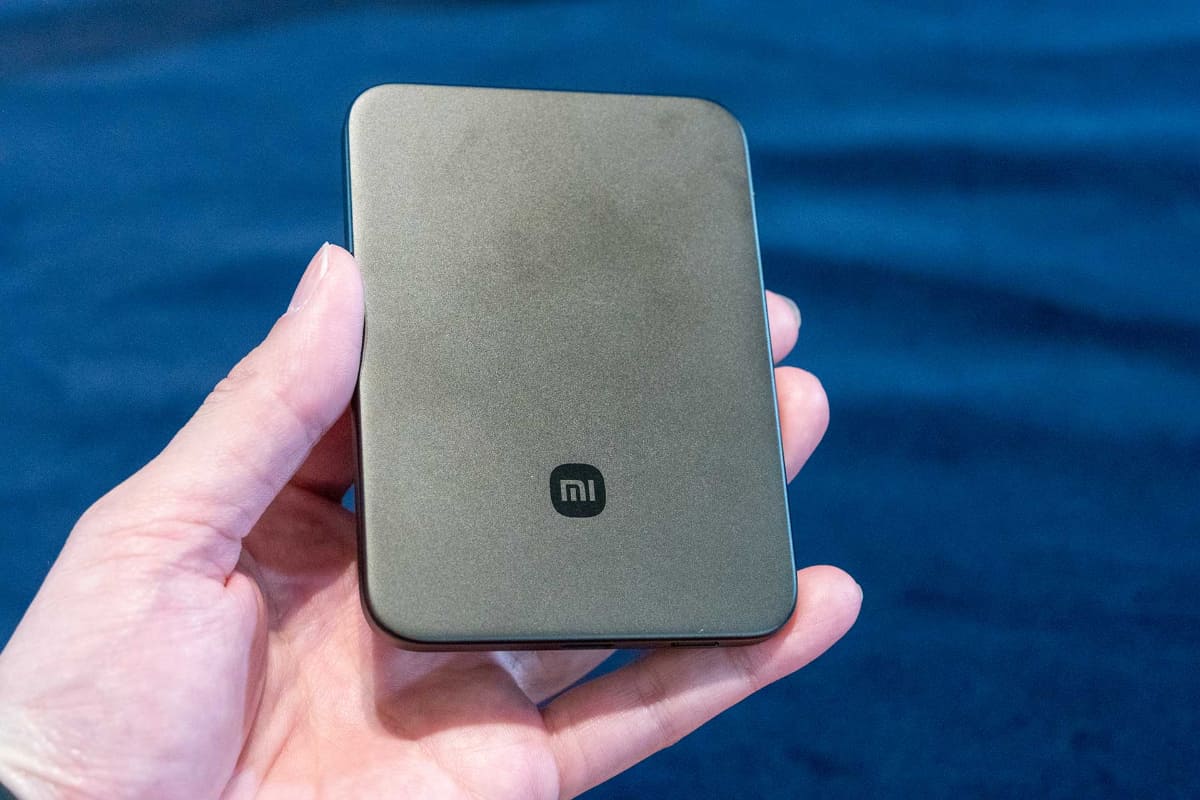 「Xiaomi UltraThin Magnetic Power Bank 5000 15W」の新色ブラック