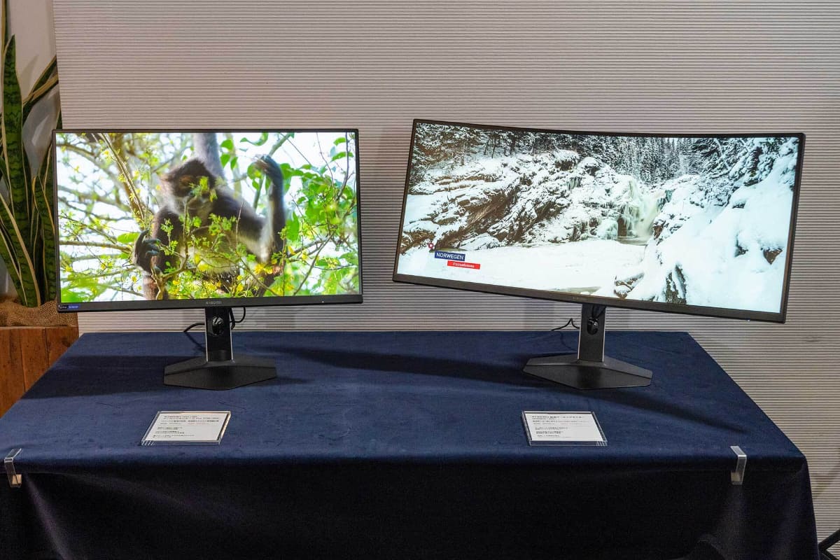 27型ミニLED「G Pro 27Qi 2026」(写真左)と、34型シネスコ「G34WQi 2026」