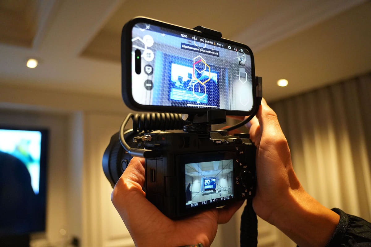 デジカメとスマホを使って簡単に空間を3Dキャプチャする「XYN Spatial Scan Navi」