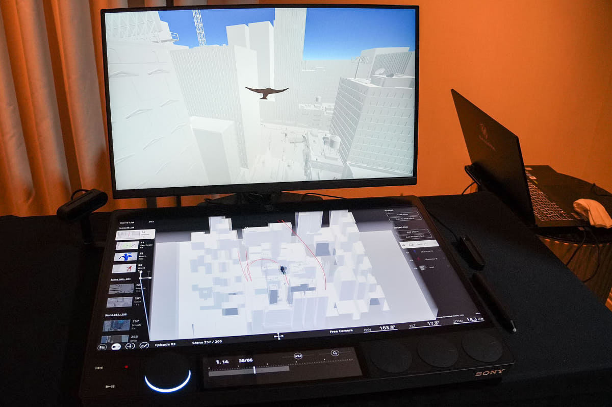 空間再現ディスプレイに全体が見えて、その中に設置したカメラの映像が正面に見える