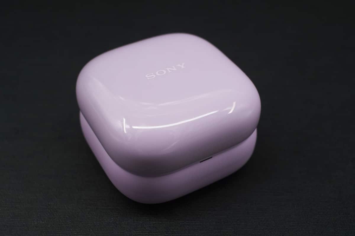 フタ側とベース側で光沢・手触りが違う