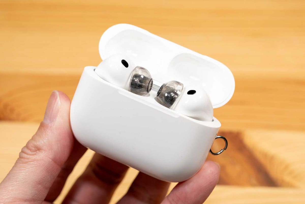 イヤーピースを変えても充電ケースには問題なく収納できる