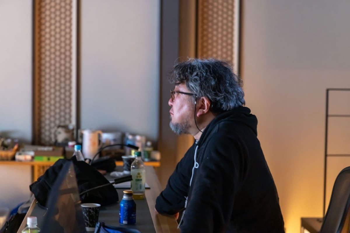 劇場用の最終調整を行なう樋口監督(KADOKAWAスタジオ)