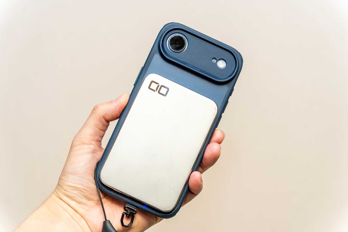 iPhone Airと「SMARTCOBY ULTRA SLIM 3K」を組み合わせたところ