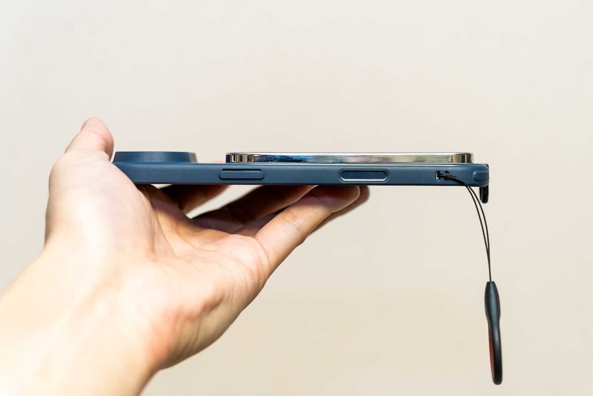 iPhone Airと「SMARTCOBY ULTRA SLIM 3K」を組み合わせたところ