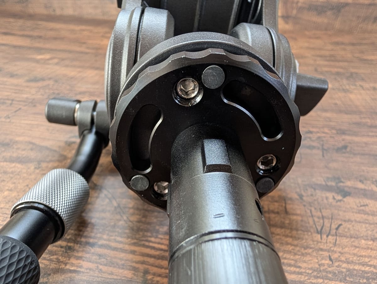 底部のネジを外せばヘッド交換も可能