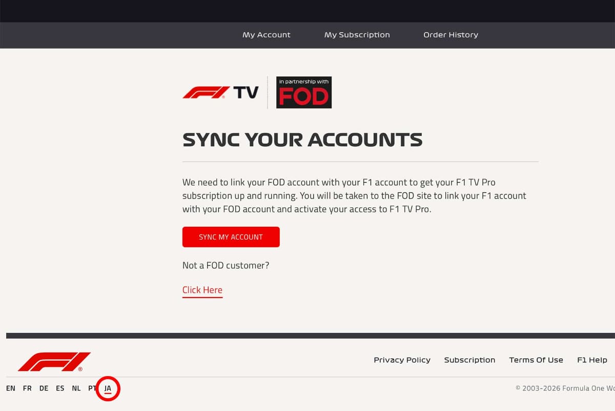 F1アカウントでログインすると「アカウントの同期」を求められる。表示は英語だったが、画面左下、赤丸で囲んだ「JA」を押すと日本語表記になる