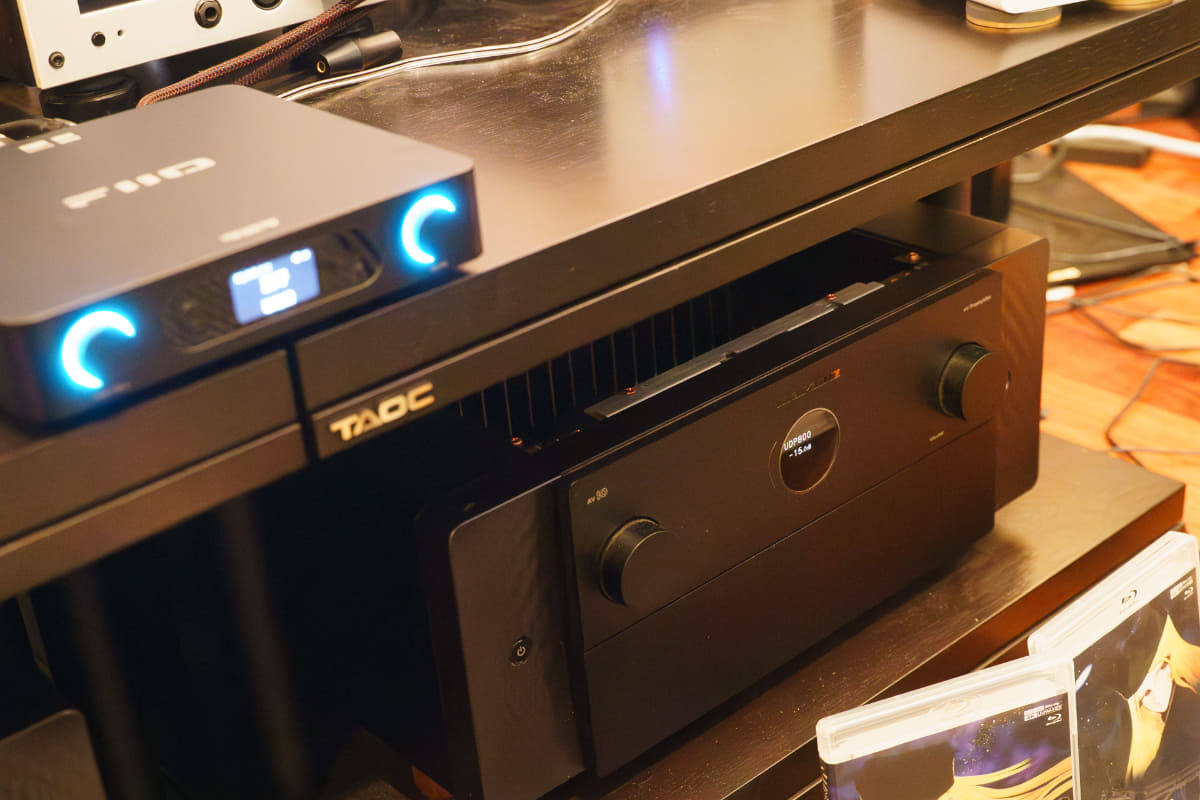 BR15 R2Rのバランス出力をAVセパレートアンプのマランツAV10に入力