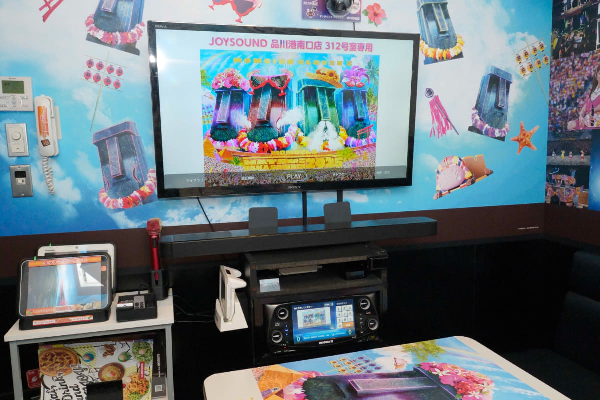 基本的にはすぐに再生できる状態で用意されているとのこと。視聴後はこの画面に戻そう