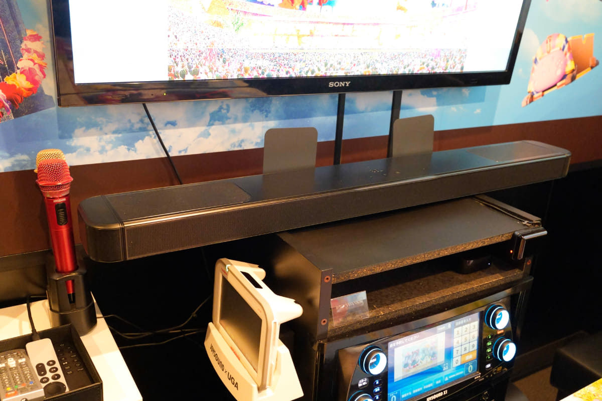 モニター下に設置されたBar 1300MK2