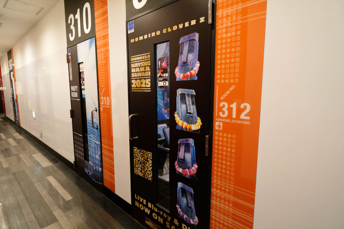 扉からもうコラボ仕様