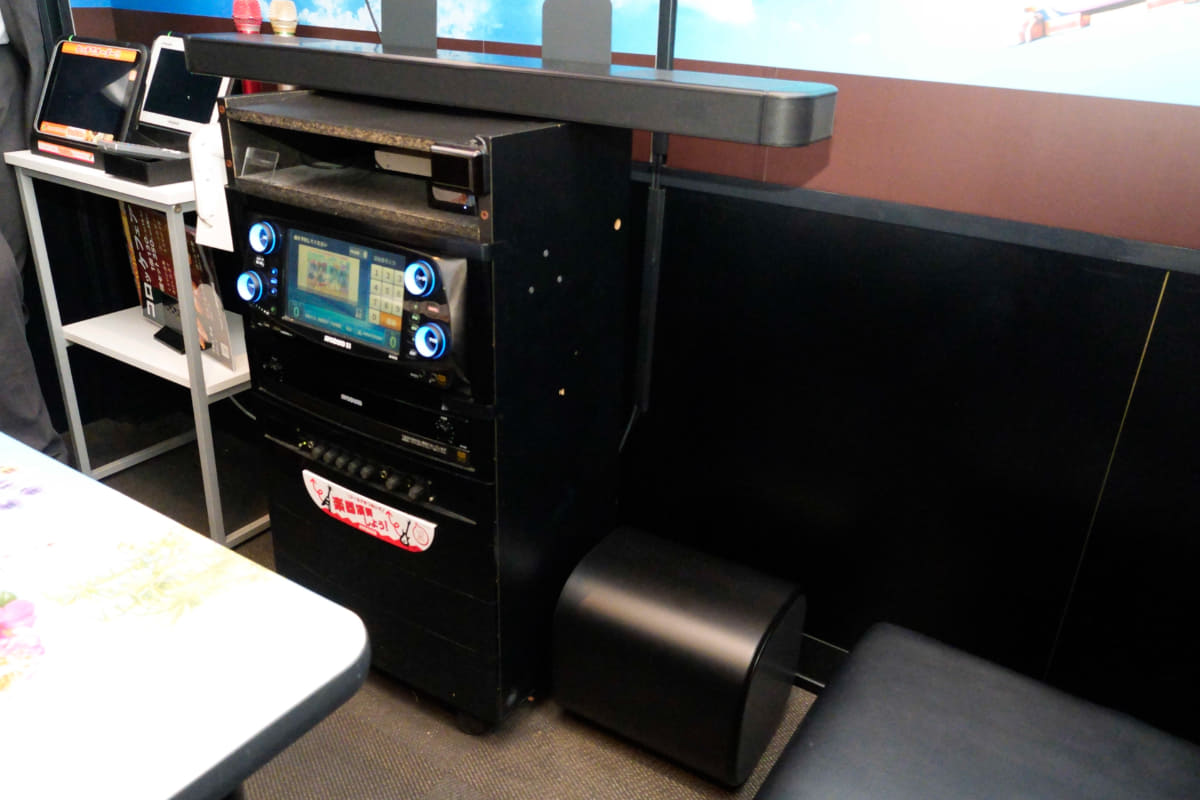 サブウーファーもしっかり設置されている