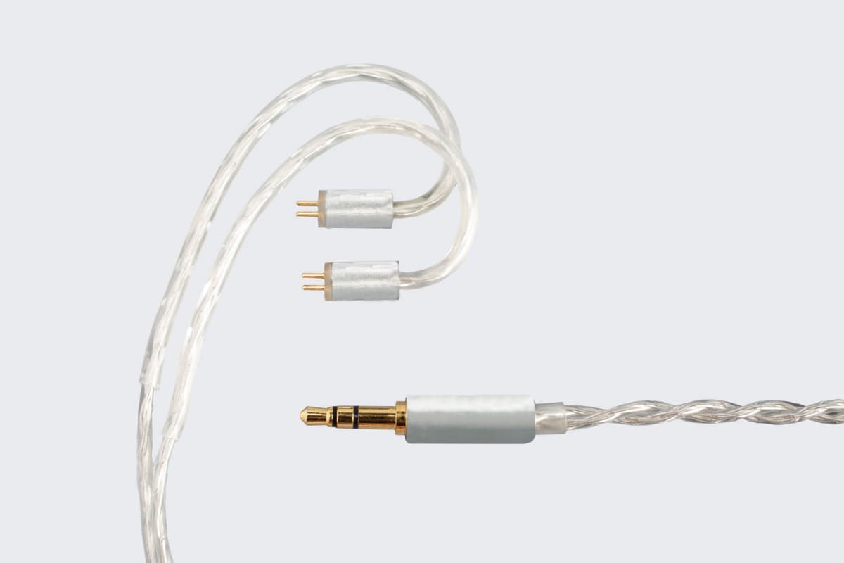 コネクターは0.78mm 2Pinで、プラグは3.5mmステレオミニ