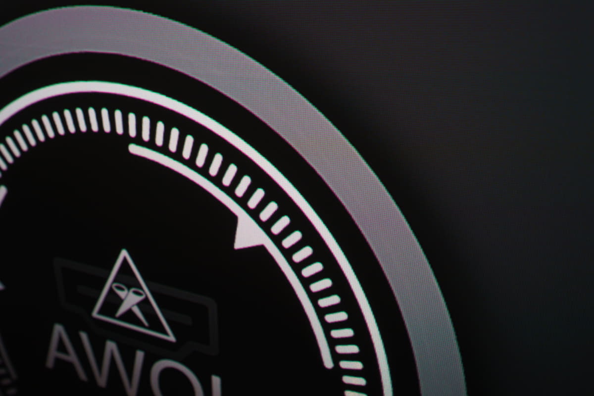 画面中央部分を調整しているところ。中央や下部でフォーカスを合わせると、画面左上や右上といった隅でフォーカスが甘くなるという製品は多いが、Aetherion Maxの場合は……