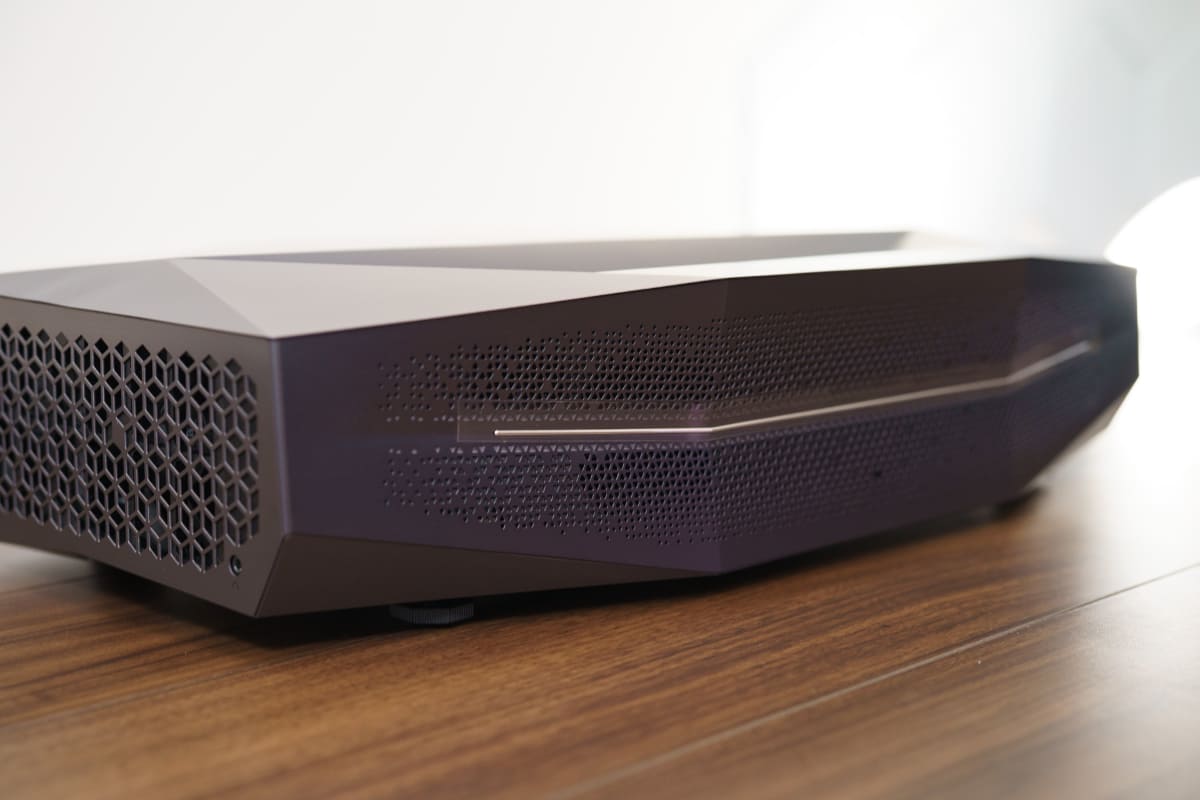 前面と両側面は格子状