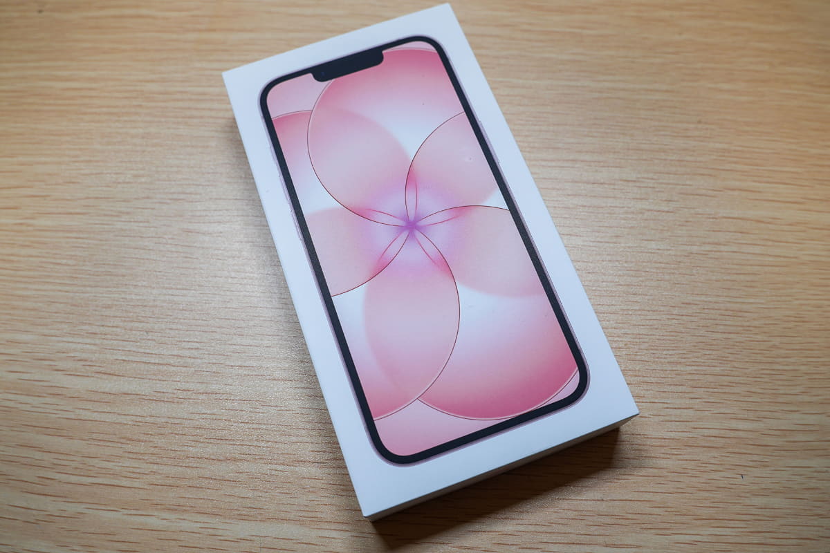 ソフトピンクの外箱。春らしいデザインだ