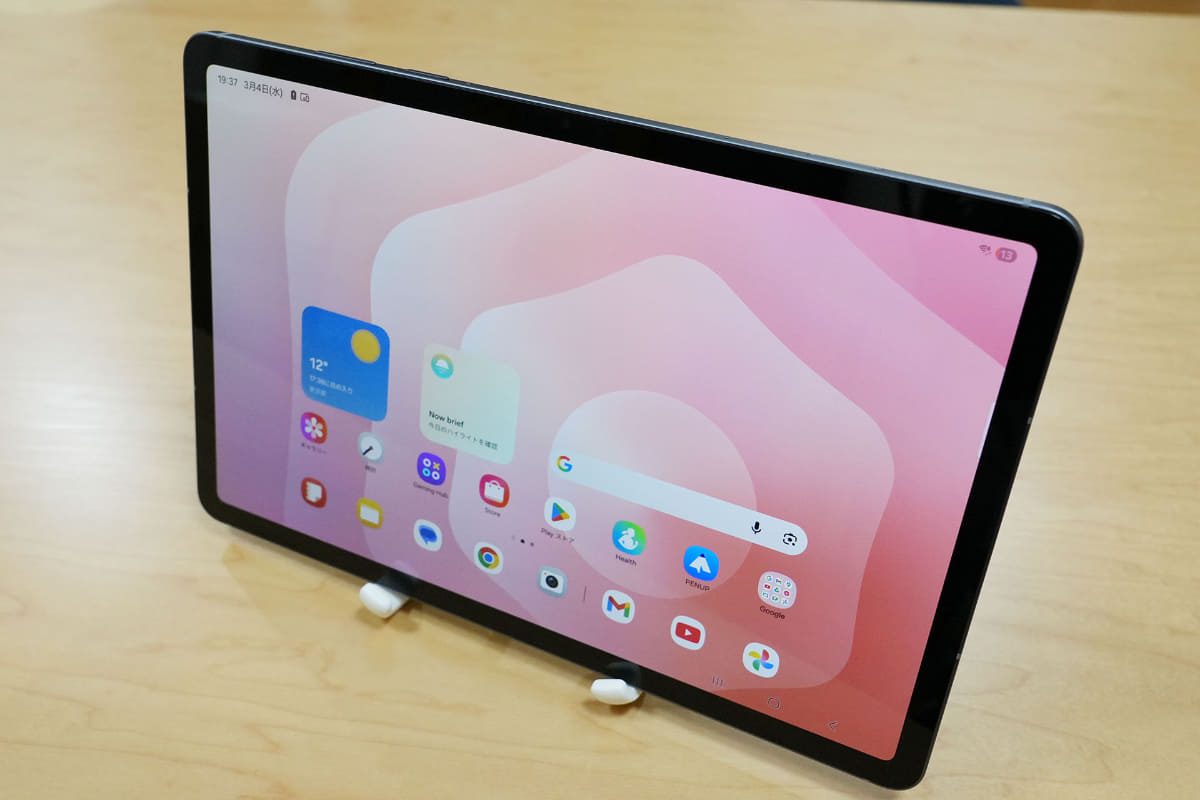 簡易スタンドにGalaxy Tab S11を設置