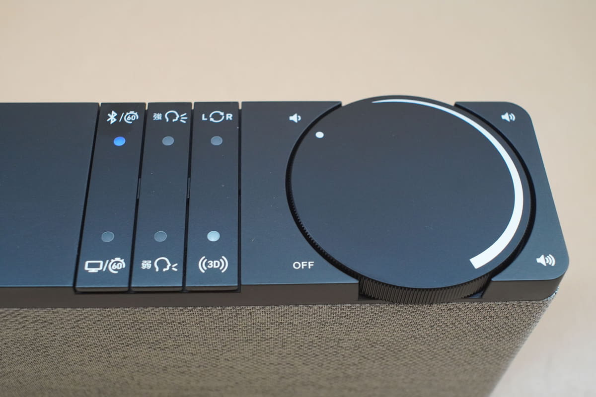 全体的に大きめの操作ボタン類