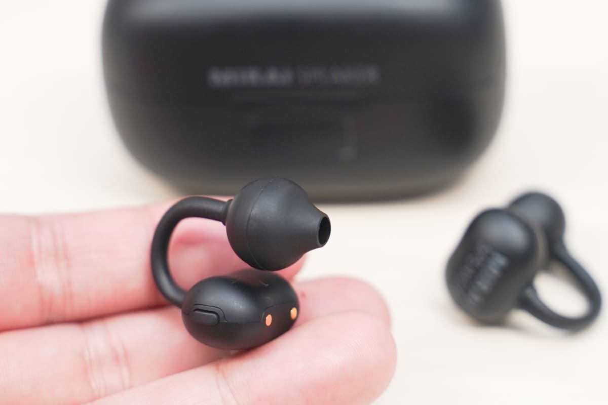 写真は、ユニットからの音を、より耳穴に直接送りたい時に装着するカバー